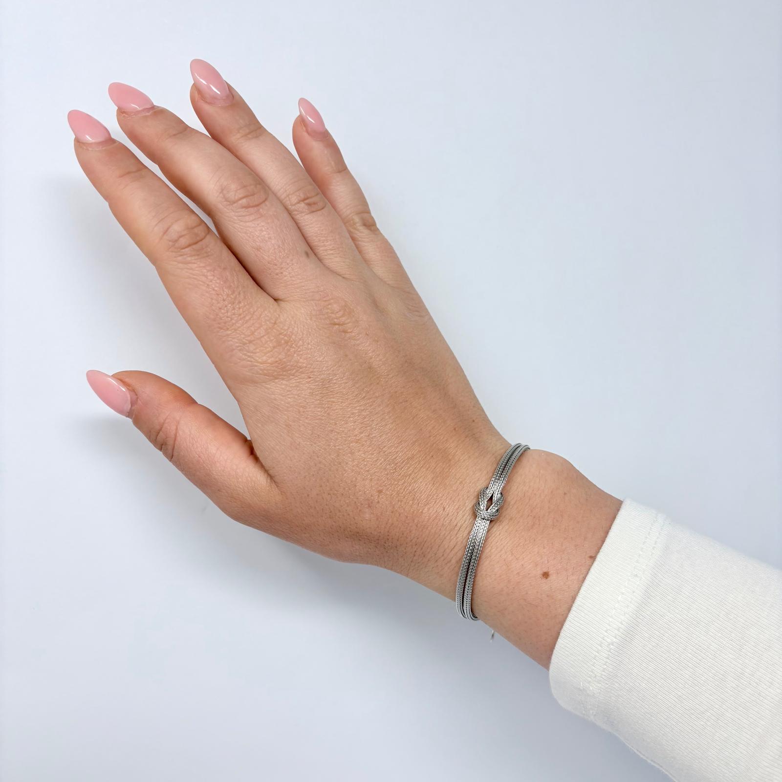 Malaga Elegant Knot Bracelet